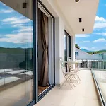 Lucatoni - Heated Pool