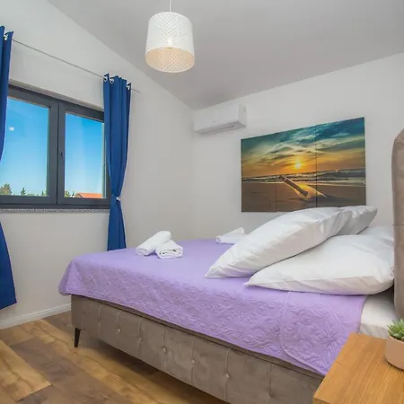 Lucatoni - Heated Pool Vila *