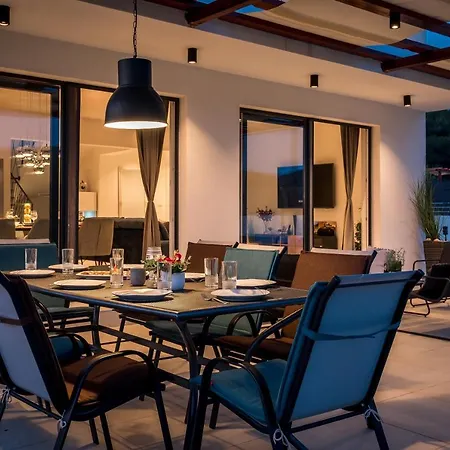 Lucatoni - Heated Pool * شيبينيك