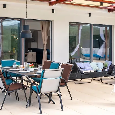 Lucatoni - Heated Pool Vila