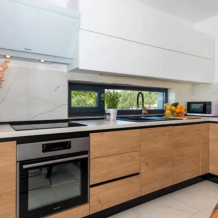 Lucatoni - Heated Pool Villa *