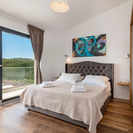 Vila Lucatoni - Heated Pool