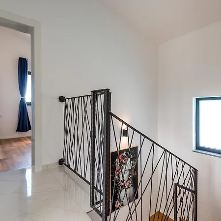 Lucatoni - Heated Pool *