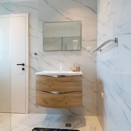 Lucatoni - Heated Pool Vila *