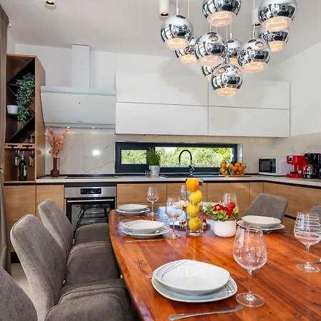 Vila Lucatoni - Heated Pool Šibenik