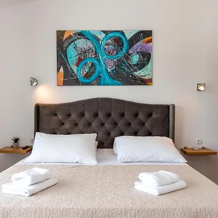 Lucatoni - Heated Pool