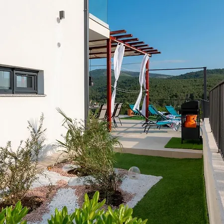 Lucatoni - Heated Pool Vila *