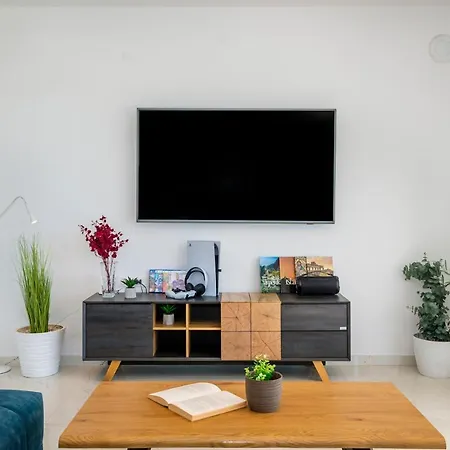 Lucatoni - Heated Pool *