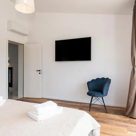 Lucatoni - Heated Pool