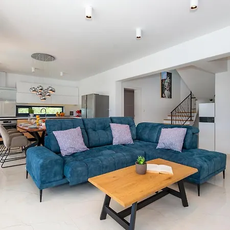 Lucatoni - Heated Pool Villa