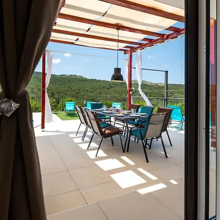 Lucatoni - Heated Pool Villa Sibenik