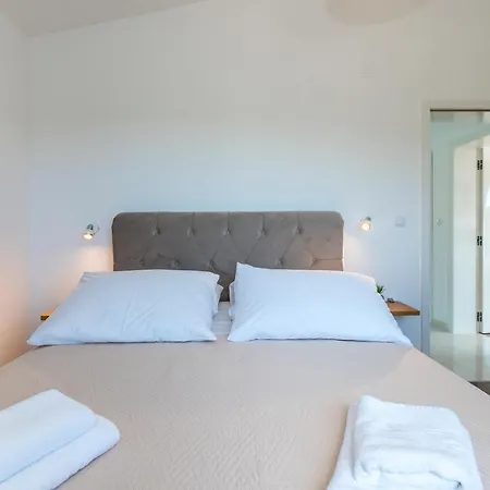 فيلة Lucatoni - Heated Pool شيبينيك