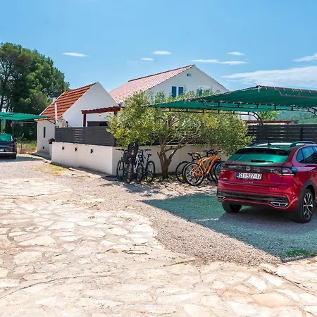 Lucatoni - Heated Pool Villa Šibenik