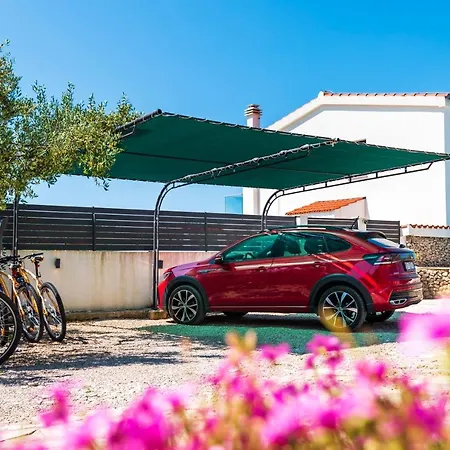 Lucatoni - Heated Pool