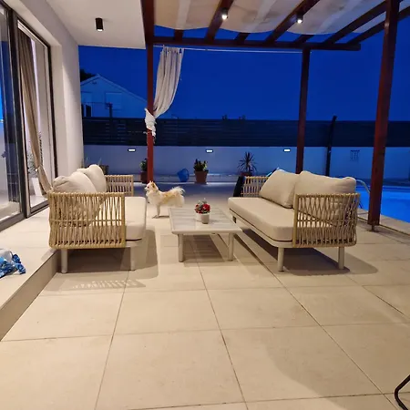 Lucatoni - Heated Pool