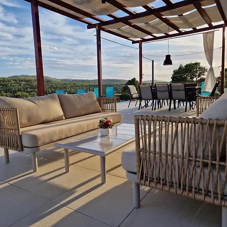 Lucatoni - Heated Pool *