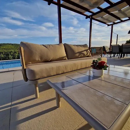 Villa Lucatoni - Heated Pool