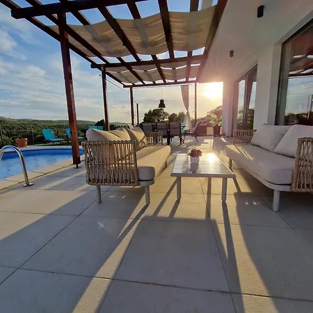 Lucatoni - Heated Pool *