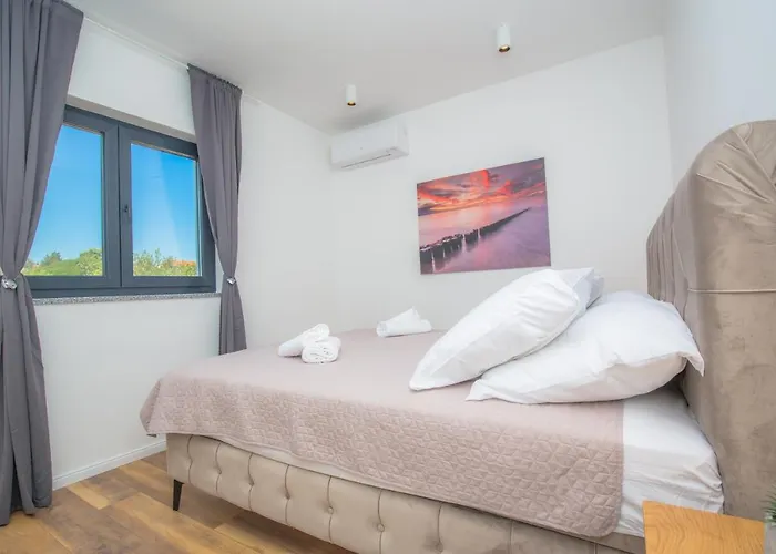 Lucatoni - Heated Pool Villa *