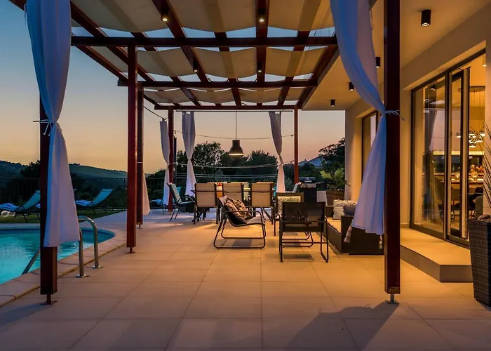 Vila Lucatoni - Heated Pool