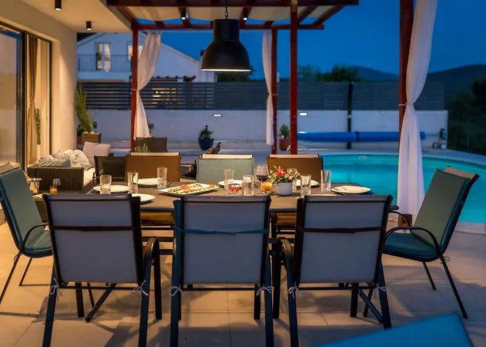 Lucatoni - Heated Pool Šibenik