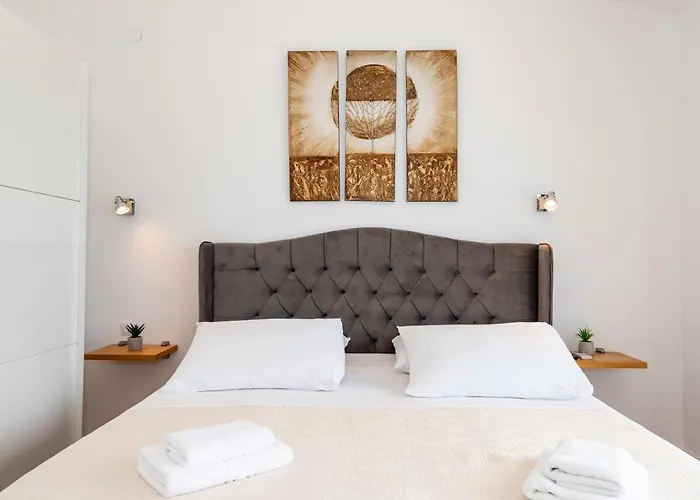 Lucatoni - Heated Pool *