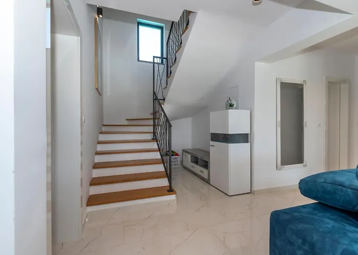 Lucatoni - Heated Pool