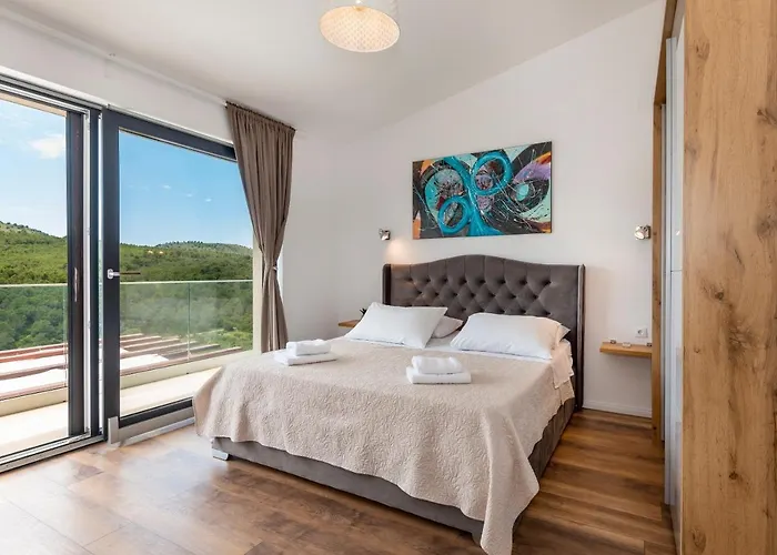 Villa Lucatoni - Heated Pool