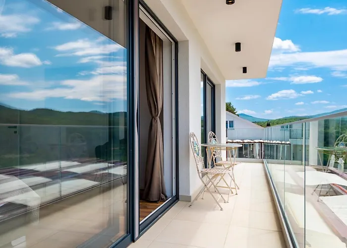 Lucatoni - Heated Pool