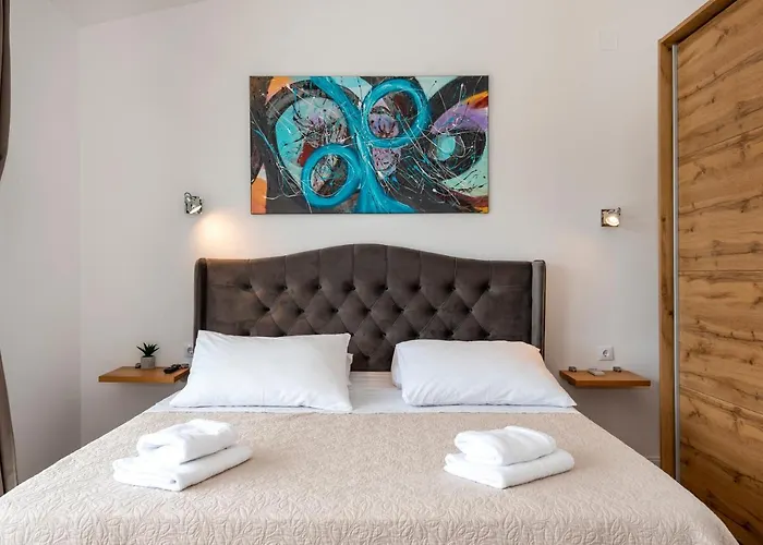 Lucatoni - Heated Pool