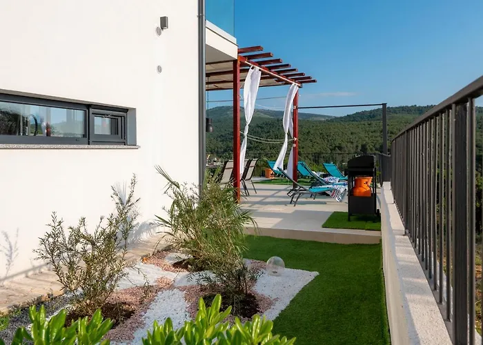 Lucatoni - Heated Pool Villa *