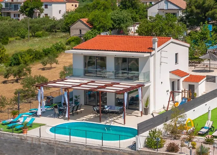 Lucatoni - Heated Pool *