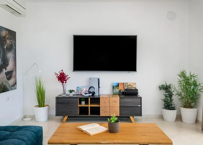 Lucatoni - Heated Pool *