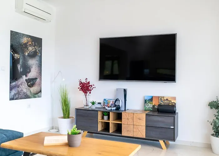 Lucatoni - Heated Pool וילה