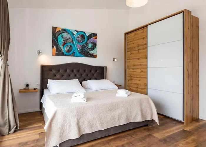 Lucatoni - Heated Pool