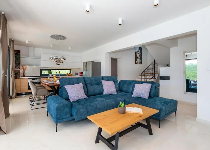 Lucatoni - Heated Pool Villa