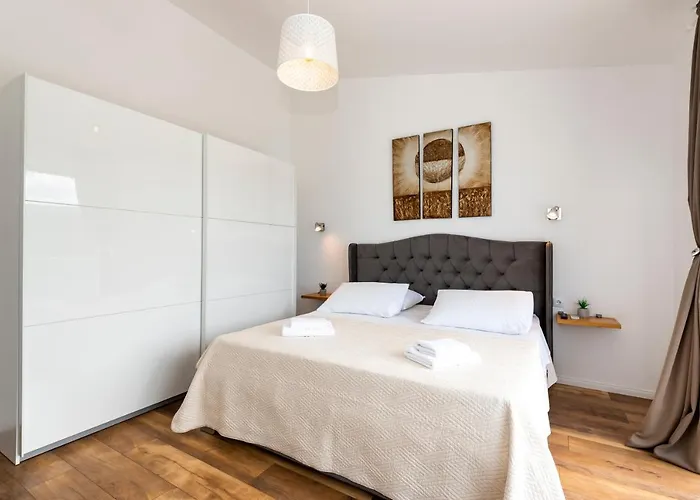 Lucatoni - Heated Pool Vila *