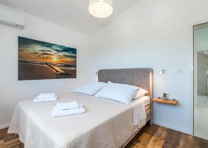 Lucatoni - Heated Pool *