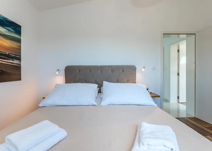 Vila Lucatoni - Heated Pool Sibenik