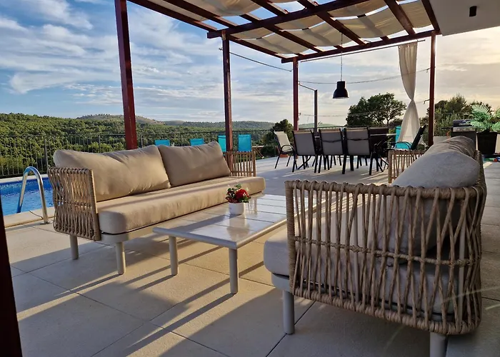 Lucatoni - Heated Pool *