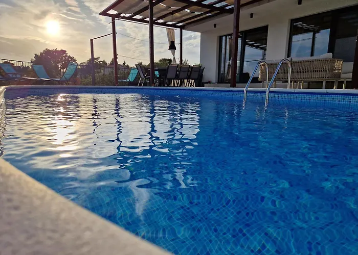 Lucatoni - Heated Pool * שיבניק