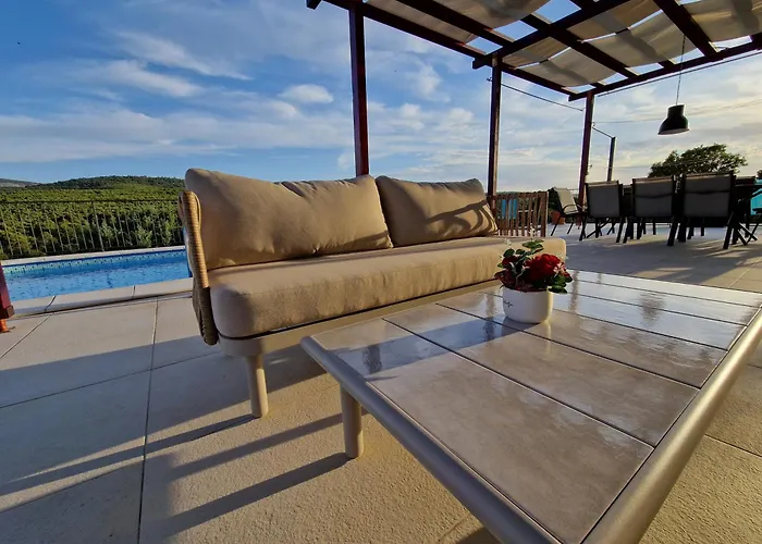 Villa Lucatoni - Heated Pool